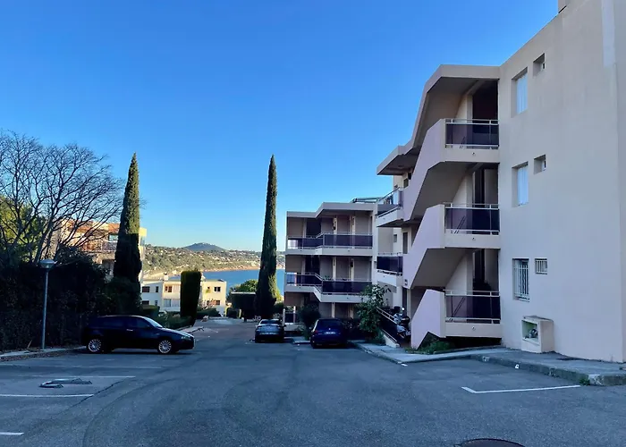 Tout Proche De La Plage, A 12 Min A Pied Du Port, Place De Parking