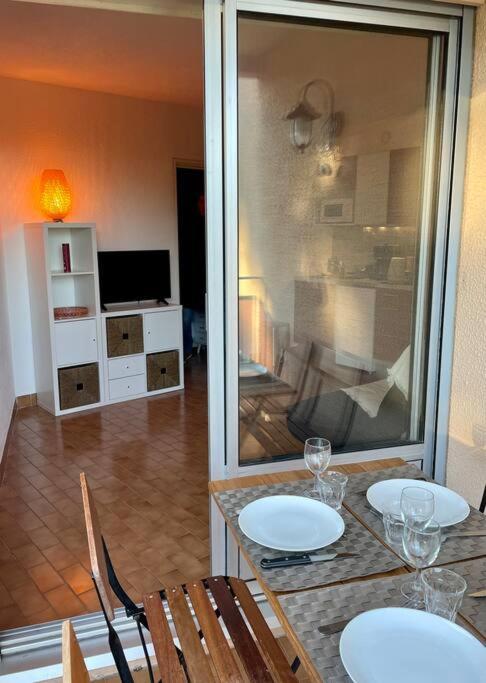 Proche De La Plage, A 12 Min A Pied Du Port, Place De Parking Apartment