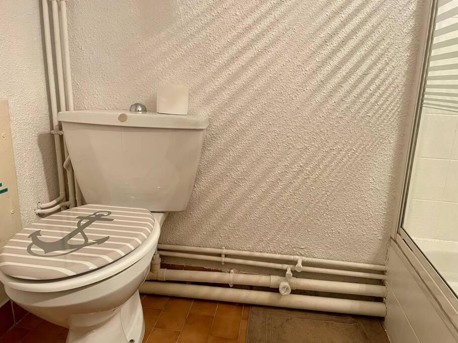 Apartment Proche De La Plage, A 12 Min A Pied Du Port, Place De Parking Bandol